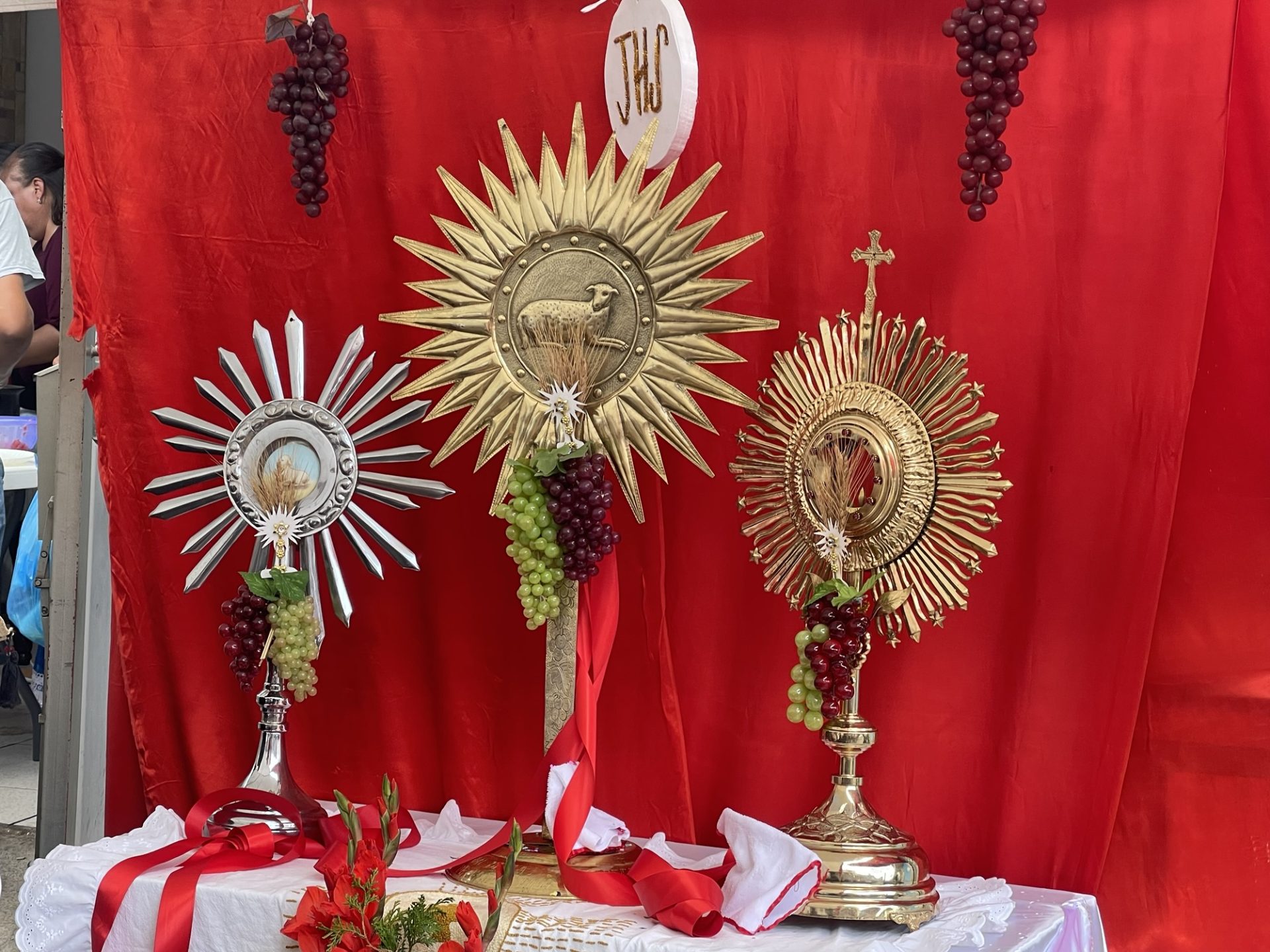 🙏📿 Santo Dios ya tiene nuevos cargueros; tradición que data de 1847 continúa viva en Zacapu