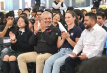 Firma Bedolla iniciativa para garantizar por ley D4ta, datos gratis para estudiantes de prepa y universidad