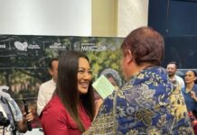 🟢 MONI VALDEZ RESPALDA A LOS ADULTOS MAYORES DE ZACAPU Y HACE POSIBLE EL REENCUENTRO DE FAMILIAS CON ENTREGA DE VISAS PARA ESTADOS UNIDOS